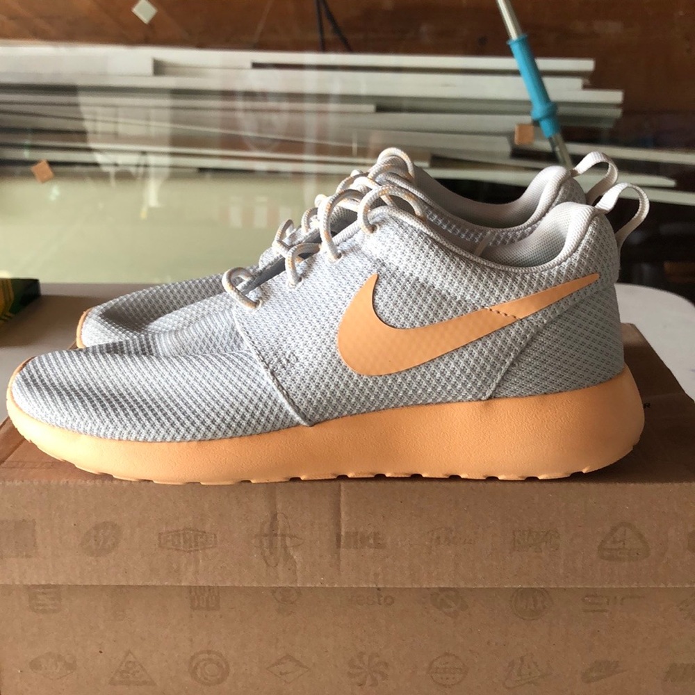 Women’s Nike Rosherun Platinum/Orange Chalk